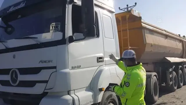 Arnavutköy'de hafriyat kamyonlarına yönelik denetim yapıldı Arnavutköy'de hafriyat kamyonlarına yönelik denetim yapıldı