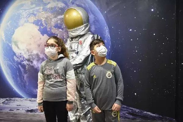 Astronot olmak isteyen 4 çocuktan Türk uzay yolcularına isim önerisi Astronot olmak isteyen 4 çocuktan Türk uzay yolcularına isim önerisi