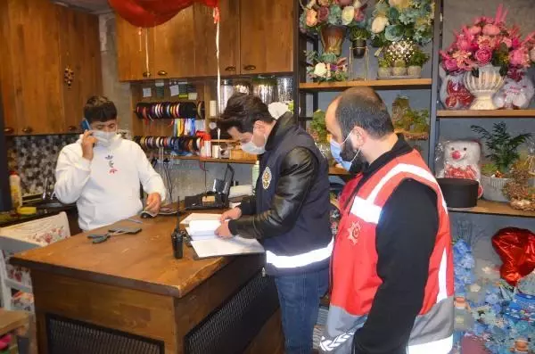 Avcılar'da sokağa çıkma kısıtlamasına uymayanlara ceza yağdı Avcılar'da sokağa çıkma kısıtlamasına uymayanlara ceza yağdı