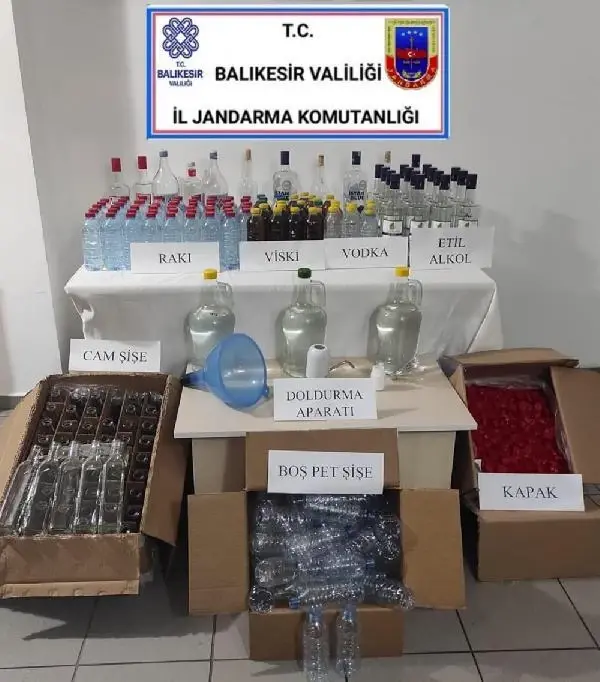 Son dakika haber... Ayvalık'ta sahte içki operasyonu Son dakika haber... Ayvalık'ta sahte içki operasyonu