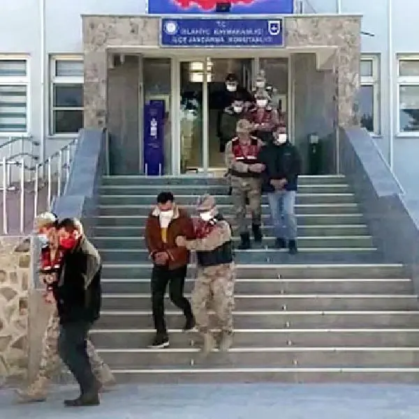 Bağ evinde uyuşturucu partisine baskın Bağ evinde uyuşturucu partisine baskın