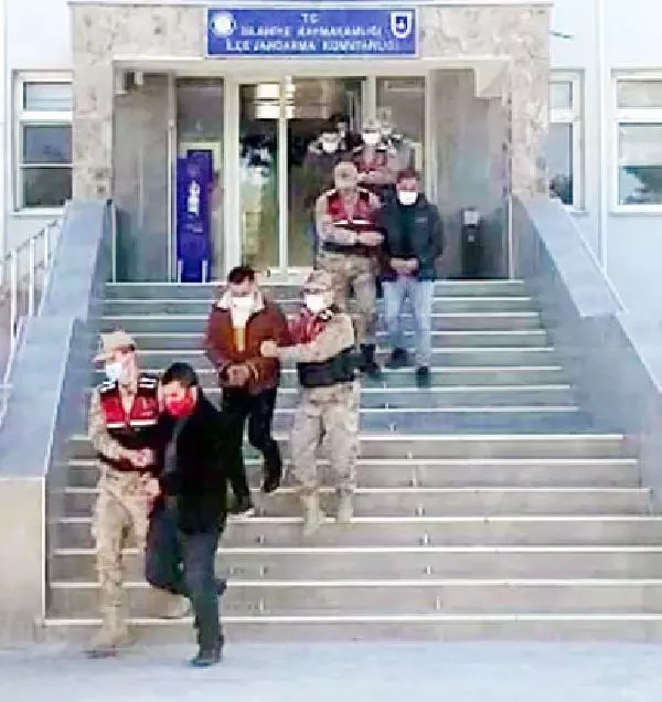 Bağ evinde uyuşturucu partisine baskın Bağ evinde uyuşturucu partisine baskın