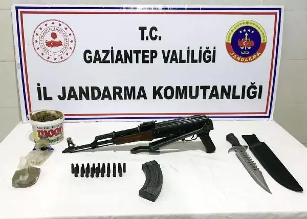 Bağ evinde uyuşturucu partisine baskın Bağ evinde uyuşturucu partisine baskın