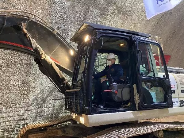 Karadeniz Bölgesi'nin İç Anadolu'ya açılan kapısı Kırkdilim Geçişi'ndeki 'T2 Tüneli'nde ışık göründü Karadeniz Bölgesi'nin İç Anadolu'ya açılan kapısı Kırkdilim Geçişi'ndeki 'T2 Tüneli'nde ışık göründü