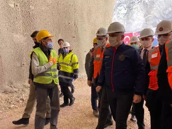 Karadeniz Bölgesi'nin İç Anadolu'ya açılan kapısı Kırkdilim Geçişi'ndeki 'T2 Tüneli'nde ışık göründü Karadeniz Bölgesi'nin İç Anadolu'ya açılan kapısı Kırkdilim Geçişi'ndeki 'T2 Tüneli'nde ışık göründü