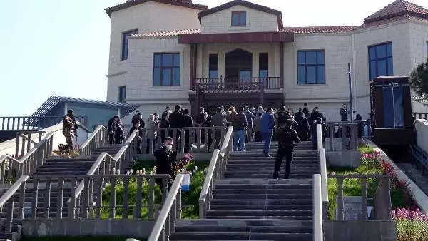 Bakanı Soylu, yapımı devam eden Adnan Menderes Demokrasi Müzesi'ni inceledi Bakanı Soylu, yapımı devam eden Adnan Menderes Demokrasi Müzesi'ni inceledi