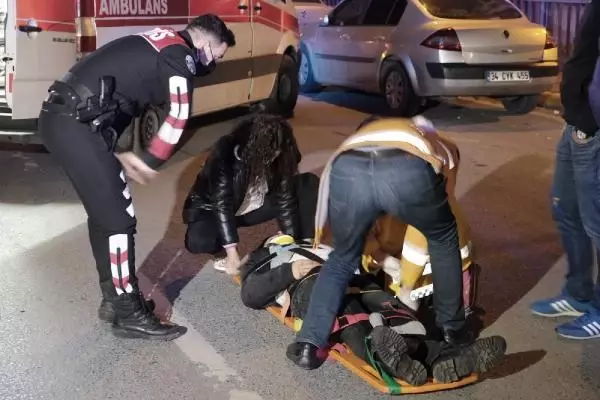 Beyoğlu'nda taksinin çarptığı yaya ağır yaralandı Beyoğlu'nda taksinin çarptığı yaya ağır yaralandı