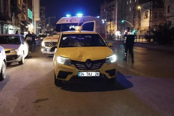 Beyoğlu'nda taksinin çarptığı yaya ağır yaralandı Beyoğlu'nda taksinin çarptığı yaya ağır yaralandı