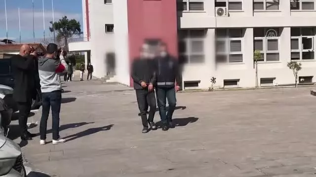 Bir kişinin öldüğü silahlı kavgayla ilgili gözaltına alınan 8 şüpheliden 2'si tutuklandı Bir kişinin öldüğü silahlı kavgayla ilgili gözaltına alınan 8 şüpheliden 2'si tutuklandı