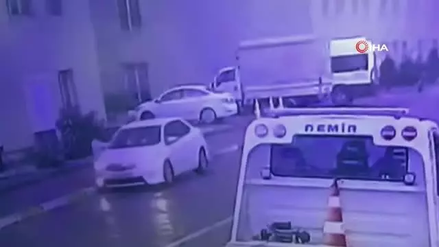 Borcu olan arkadaşını vurup, arabadan attı; aracını yıkarken polise yakalandı Borcu olan arkadaşını vurup, arabadan attı; aracını yıkarken polise yakalandı