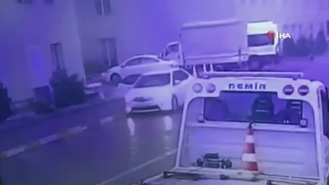 Borcu olan arkadaşını vurup, arabadan attı; aracını yıkarken polise yakalandı Borcu olan arkadaşını vurup, arabadan attı; aracını yıkarken polise yakalandı