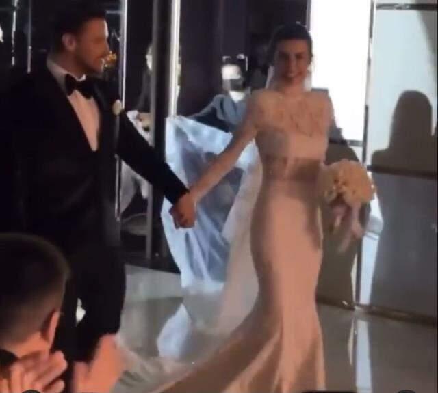 Burcu Kıratlı ile Sinan Akçıl ikinci kez nikah masasına oturdu Burcu Kıratlı ile Sinan Akçıl ikinci kez nikah masasına oturdu