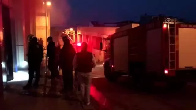 Bursa'da bir marketin deposunda çıkan yangın söndürüldü Bursa'da bir marketin deposunda çıkan yangın söndürüldü