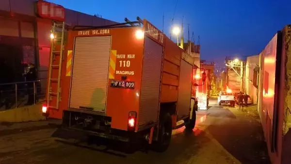 Bursa'da, zincir market şubesinin deposunda çıkan yangın söndürüldü Bursa'da, zincir market şubesinin deposunda çıkan yangın söndürüldü