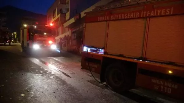 Bursa'da, zincir market şubesinin deposunda çıkan yangın söndürüldü Bursa'da, zincir market şubesinin deposunda çıkan yangın söndürüldü