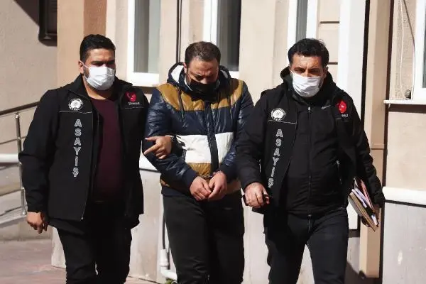 Son dakika: Çanakkale'de telefonla dolandırdı, İstanbul'da yakalandı Son dakika: Çanakkale'de telefonla dolandırdı, İstanbul'da yakalandı