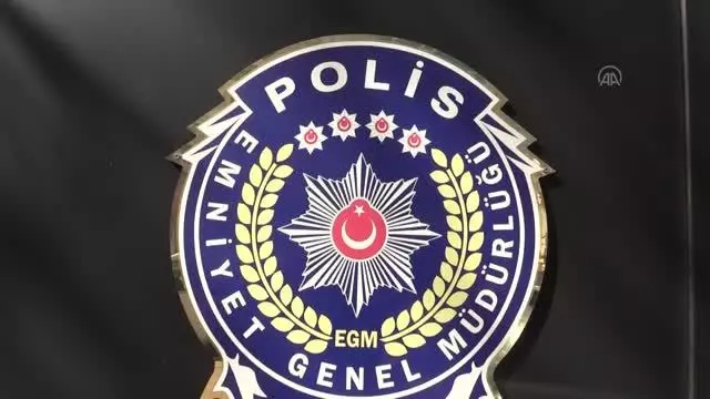 Son dakika haberleri! Çanakkale'de kendini polis olarak tanıttığı kişinin döviz ve altınlarını alan şüpheli tutuklandı Son dakika haberleri! Çanakkale'de kendini polis olarak tanıttığı kişinin döviz ve altınlarını alan şüpheli tutuklandı