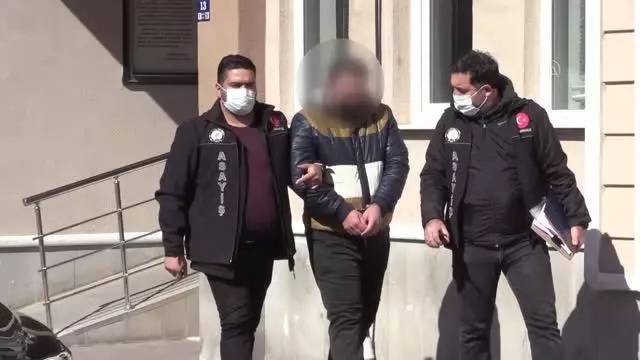Son dakika haberleri! Çanakkale'de kendini polis olarak tanıttığı kişinin döviz ve altınlarını alan şüpheli tutuklandı Son dakika haberleri! Çanakkale'de kendini polis olarak tanıttığı kişinin döviz ve altınlarını alan şüpheli tutuklandı