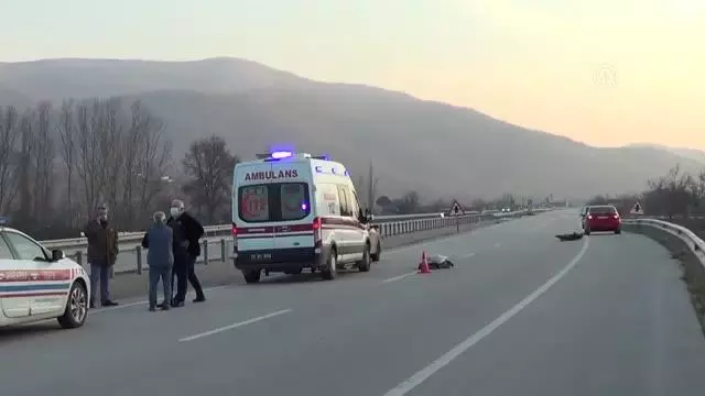 ÇANAKKALE - Otomobilin çarptığı elektrikli bisiklet sürücüsü yaşamını yitirdi ÇANAKKALE - Otomobilin çarptığı elektrikli bisiklet sürücüsü yaşamını yitirdi