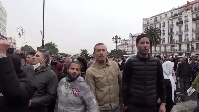 Cezayir'de halk, 'Hirak' protestolarının 2. yıl dönümünde yine meydanlara indi Cezayir'de halk, 'Hirak' protestolarının 2. yıl dönümünde yine meydanlara indi