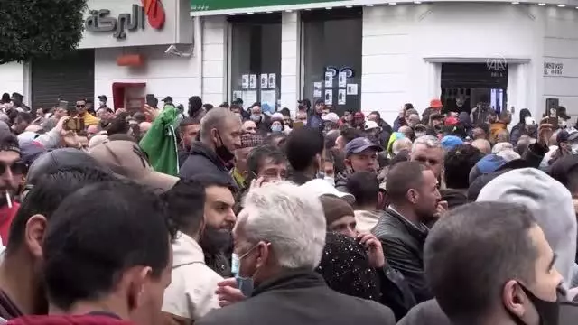 Cezayir'de halk, 'Hirak' protestolarının 2. yıl dönümünde yine meydanlara indi Cezayir'de halk, 'Hirak' protestolarının 2. yıl dönümünde yine meydanlara indi