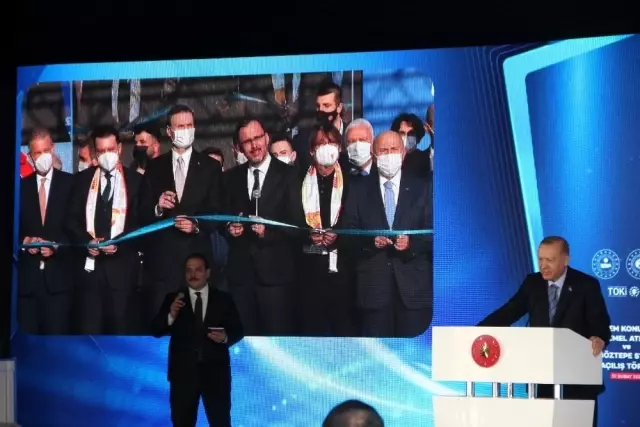 Cumhurbaşkanı Erdoğan, video konferans yöntemiyle Gürsel Aksel Stadı'nın açılışına katıldı (2) Cumhurbaşkanı Erdoğan, video konferans yöntemiyle Gürsel Aksel Stadı'nın açılışına katıldı (2)