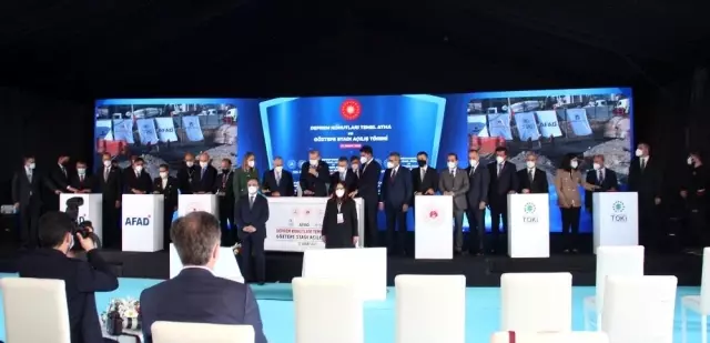 Cumhurbaşkanı Erdoğan, video konferans yöntemiyle Gürsel Aksel Stadı'nın açılışına katıldı (2) Cumhurbaşkanı Erdoğan, video konferans yöntemiyle Gürsel Aksel Stadı'nın açılışına katıldı (2)