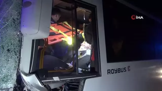 Halk otobüsü tıra arkadan çarptı, yol kan gölüne döndü: 6 yaralı Halk otobüsü tıra arkadan çarptı, yol kan gölüne döndü: 6 yaralı