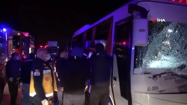 Halk otobüsü tıra arkadan çarptı, yol kan gölüne döndü: 6 yaralı Halk otobüsü tıra arkadan çarptı, yol kan gölüne döndü: 6 yaralı