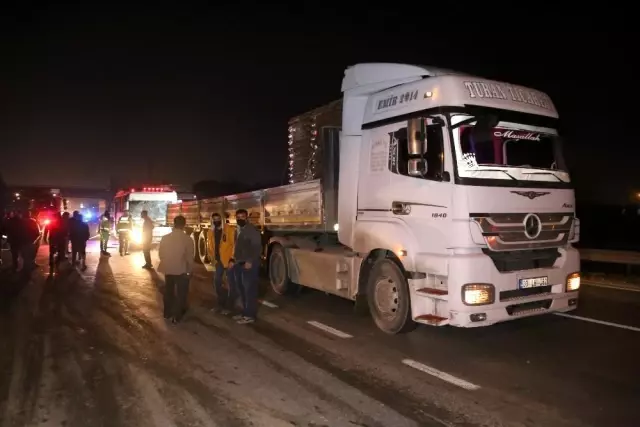 Halk otobüsü tıra arkadan çarptı, yol kan gölüne döndü: 6 yaralı Halk otobüsü tıra arkadan çarptı, yol kan gölüne döndü: 6 yaralı