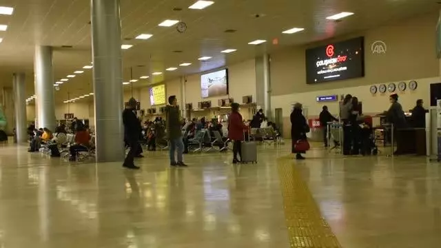 DHMİ havalimanlarındaki kiracıların 31 Ocak'a ötelenen kira bedellerinin iptal edilmesi esnafa 'can suyu' oldu DHMİ havalimanlarındaki kiracıların 31 Ocak'a ötelenen kira bedellerinin iptal edilmesi esnafa 'can suyu' oldu