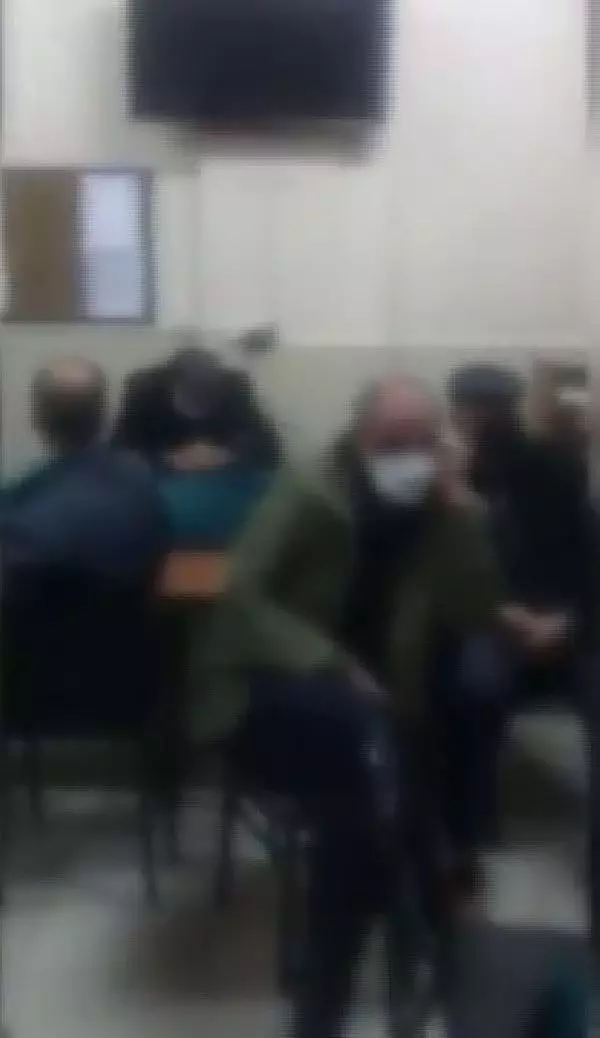 Dışı manav içi kahvehane : 36 kişiye ceza kesildi Dışı manav içi kahvehane : 36 kişiye ceza kesildi