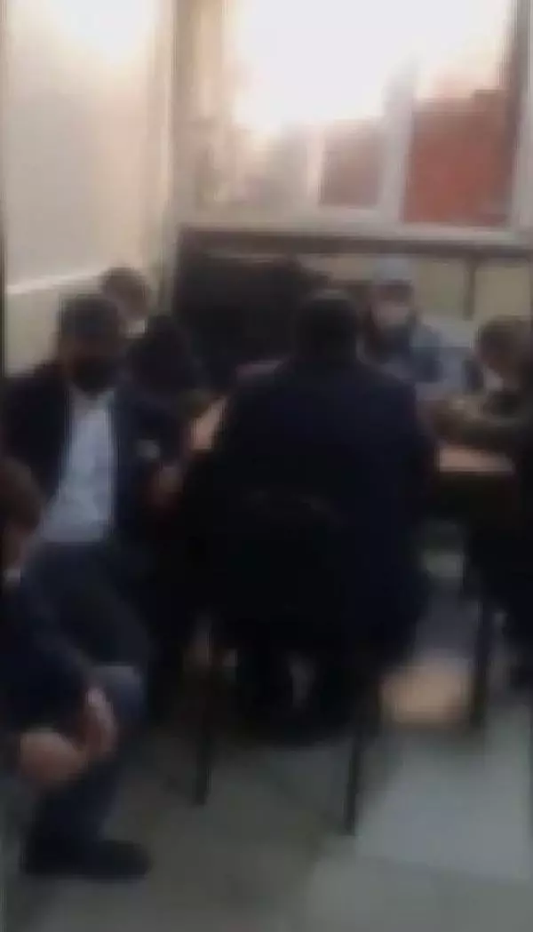 Dışı manav içi kahvehane : 36 kişiye ceza kesildi Dışı manav içi kahvehane : 36 kişiye ceza kesildi