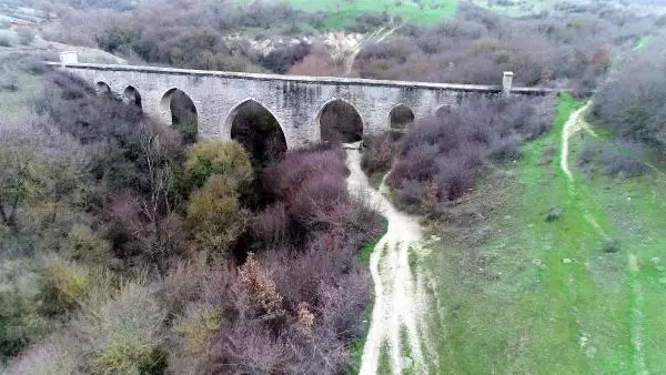 Edirne'de Mimar Sinan'ın 500 yıllık su kemerleri kaçak kazılarla tahrip edildi Edirne'de Mimar Sinan'ın 500 yıllık su kemerleri kaçak kazılarla tahrip edildi