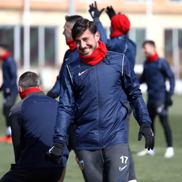 Bursaspor'dan iki isim U19 Milli Takımı'na davet edildi Bursaspor'dan iki isim U19 Milli Takımı'na davet edildi