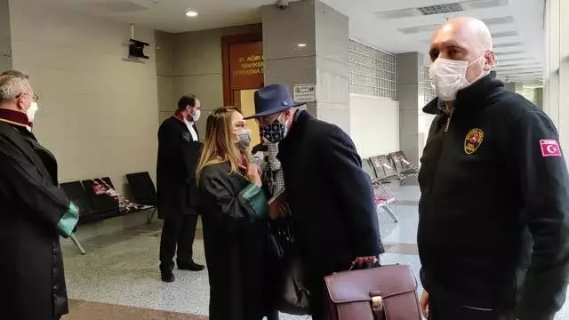 Erol Mütercimler'in yargılanmasına devam edildi Erol Mütercimler'in yargılanmasına devam edildi