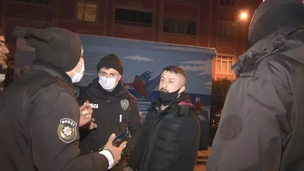 Son dakika haberleri... Esenler'de kısıtlamada durdurulan sürücü kimliğini vermek istmedi Son dakika haberleri... Esenler'de kısıtlamada durdurulan sürücü kimliğini vermek istmedi