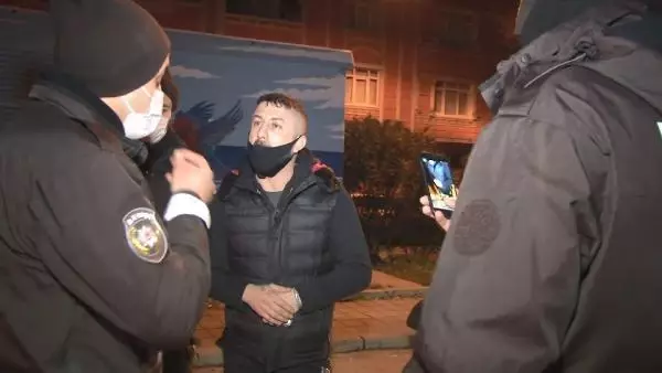 Son dakika haberleri... Esenler'de kısıtlamada durdurulan sürücü kimliğini vermek istmedi Son dakika haberleri... Esenler'de kısıtlamada durdurulan sürücü kimliğini vermek istmedi