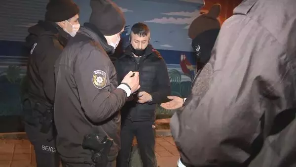 Son dakika haberleri... Esenler'de kısıtlamada durdurulan sürücü kimliğini vermek istmedi Son dakika haberleri... Esenler'de kısıtlamada durdurulan sürücü kimliğini vermek istmedi