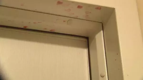 Komşu çocuklarının başına pis su döken kadın, şimdi de ailenin kapısını reçele buladı Komşu çocuklarının başına pis su döken kadın, şimdi de ailenin kapısını reçele buladı
