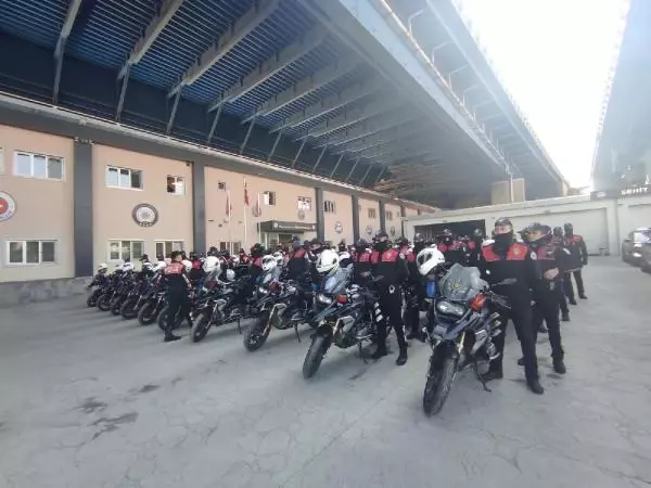 Son dakika haber! Esenyurt'ta Motosikletli Polis Timleri'nden helikopter destekli 'motosiklet' denetimi Son dakika haber! Esenyurt'ta Motosikletli Polis Timleri'nden helikopter destekli 'motosiklet' denetimi