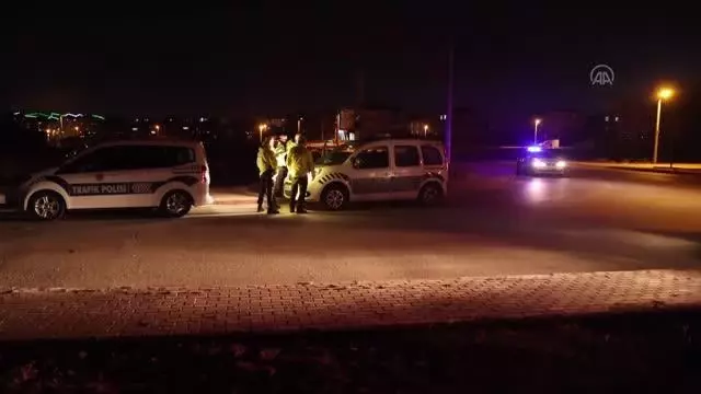 Evin duvarına çarpan otomobilin sürücüsü öldü Evin duvarına çarpan otomobilin sürücüsü öldü