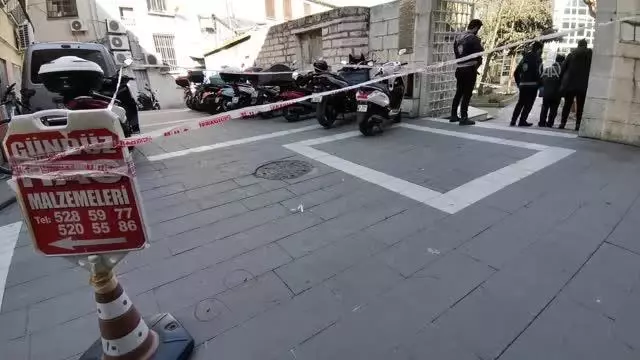 Fatih'te 2 kişi silahla yaralandı Fatih'te 2 kişi silahla yaralandı