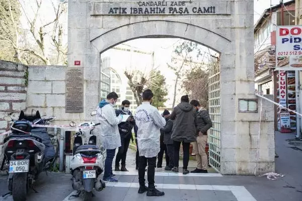 (Ek bilgi ve görüntüyle)Fatih'te akraba olan 2 kişi arasında çıkan kavga kanlı bitti: 2 yaralı (Ek bilgi ve görüntüyle)Fatih'te akraba olan 2 kişi arasında çıkan kavga kanlı bitti: 2 yaralı