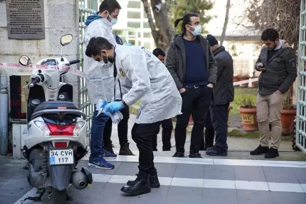 (Ek bilgi ve görüntüyle)Fatih'te akraba olan 2 kişi arasında çıkan kavga kanlı bitti: 2 yaralı (Ek bilgi ve görüntüyle)Fatih'te akraba olan 2 kişi arasında çıkan kavga kanlı bitti: 2 yaralı