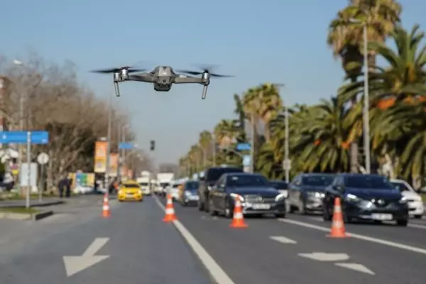 Fatih'te drone ile trafik denetimi Fatih'te drone ile trafik denetimi