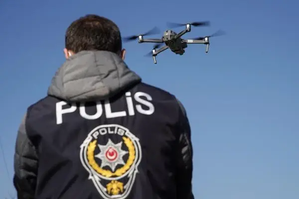 Fatih'te drone ile trafik denetimi Fatih'te drone ile trafik denetimi