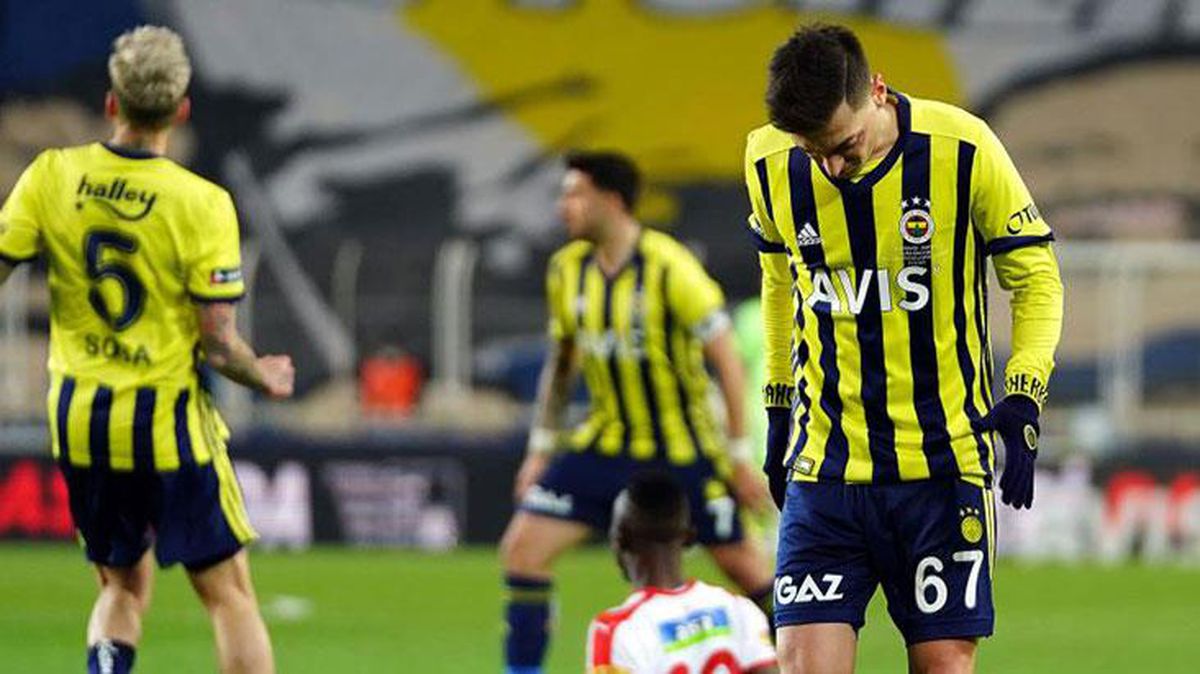Fenerbahçe Teknik Direktörü Erol Bulut, Kadıköy'de yenilme rekoruna ortak oldu