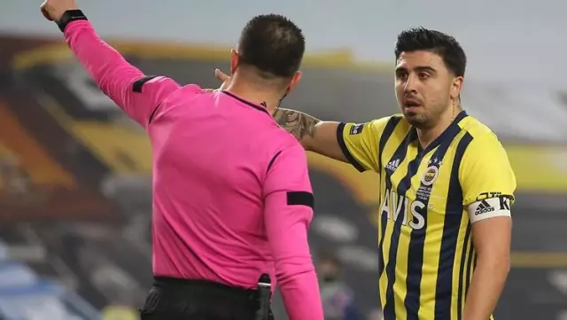 Fenerli futbolcunun isyanı yayıncı kuruluşun mikrofonundan duyuldu: Mahvediyorsun bizi Fenerli futbolcunun isyanı yayıncı kuruluşun mikrofonundan duyuldu: Mahvediyorsun bizi