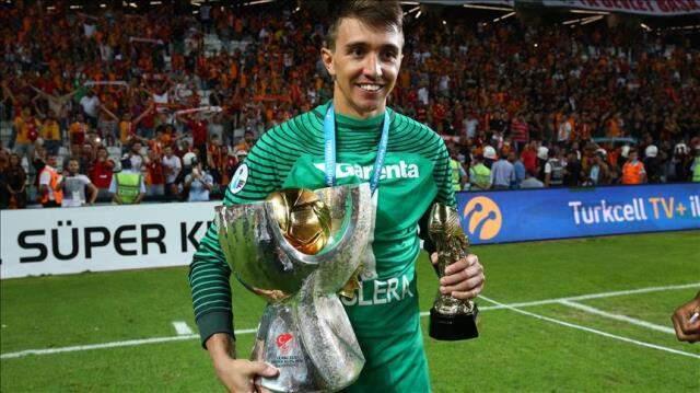 Galatasaray extends Fernando Muslera's contract